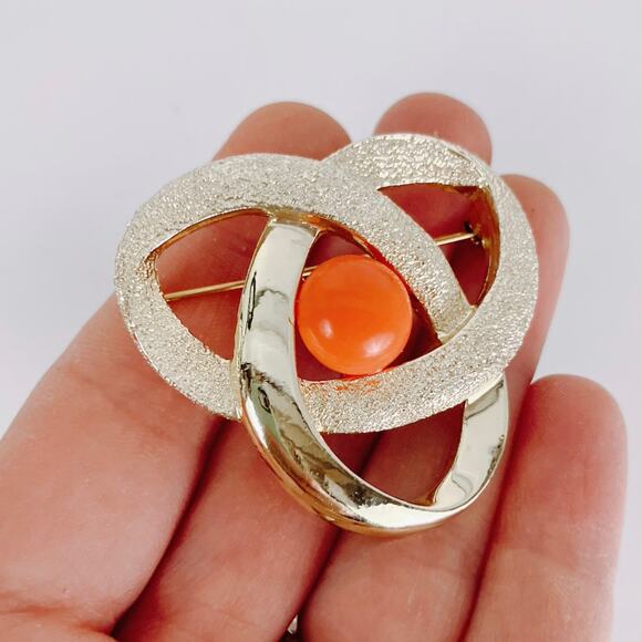 Vintage Signed Sarah Coventry 1960s Atomic Brooch Modernist Gold Tone Orange - Picture 3 of 8